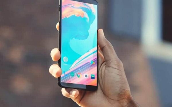„OnePlus 6“ gali būti pristatytas su pirštų antspaudų jutikliu po ekranu