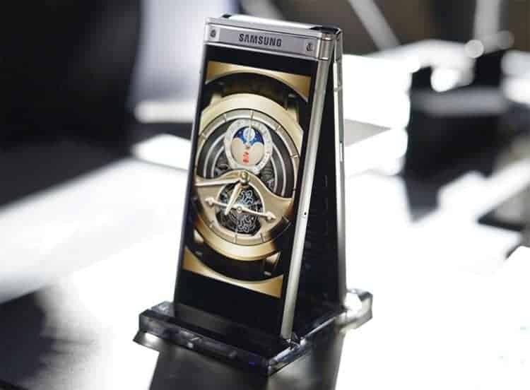 „Samsung“ pristatė galingiausią atverčiamą telefoną „Samsung W2018“