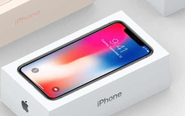 „Apple“ praėjusių metų pabaigoje pardavė beveik 30 mln. „iPhone X“ modelių