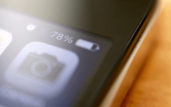 „Apple” skandalas : ar senesni „iPhone“ specialiai lėtinami?