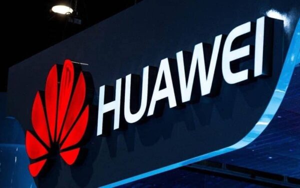 Kinijos milžinė „Huawei“ nusitaikė į biudžetinių įrenginių rinką