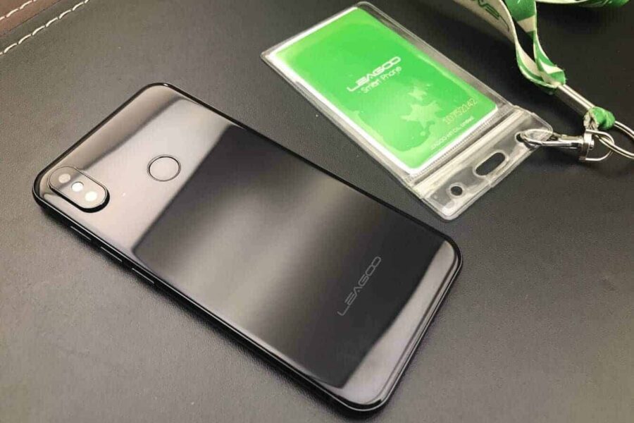 „Leagoo“ Barselonoje pristatys „iPhone X“ primenantį išmanųjį telefoną