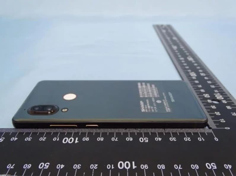 Pasirodė „Sharp Aquos S3“ išmaniojo telefono nuotraukos