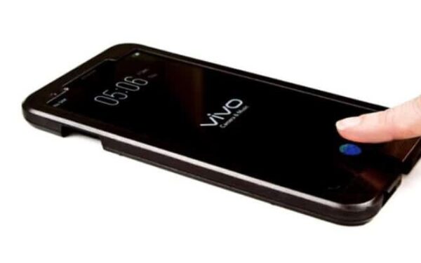 „Vivo“ oficialiai pristatė telefoną su pirštų antspaudų jutikliu po ekranu