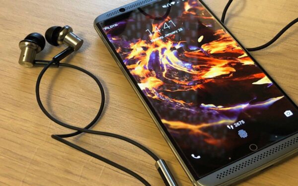 „ZTE Axon 7″ apžvalga