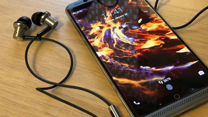 „ZTE Axon 7″ apžvalga