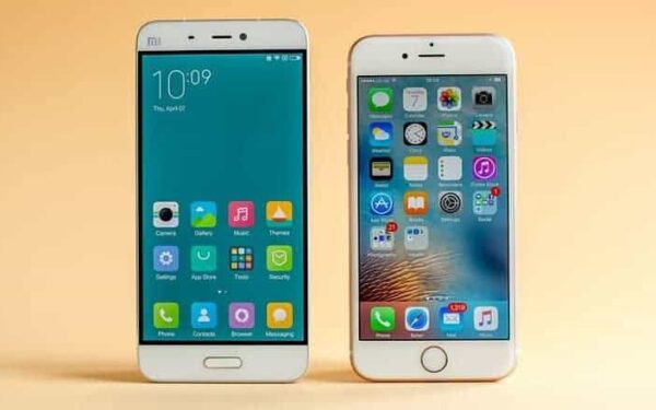 „Apple“  pirmauja išmaniųjų telefonų rinkoje, ketvirti – „Xiaomi“