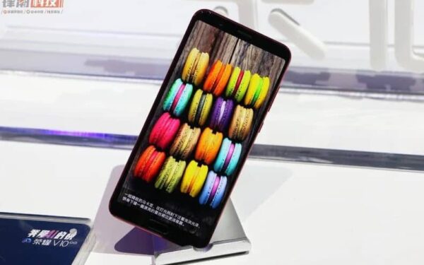 „Honor 10“ ir kiti šios serijos telefonai bus plačiaekraniai