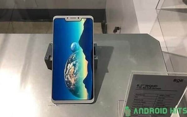 „Huawei P20 Plus“ gali turėti ekrano išpjovą ir „iPhone X“ kamerą