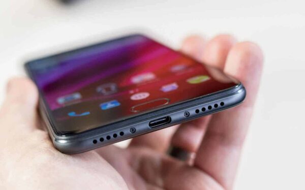 Pasirodė gandai apie greičiausią pasaulyje 15W bevielį krovimą „UMIDIGI Z2“ telefone