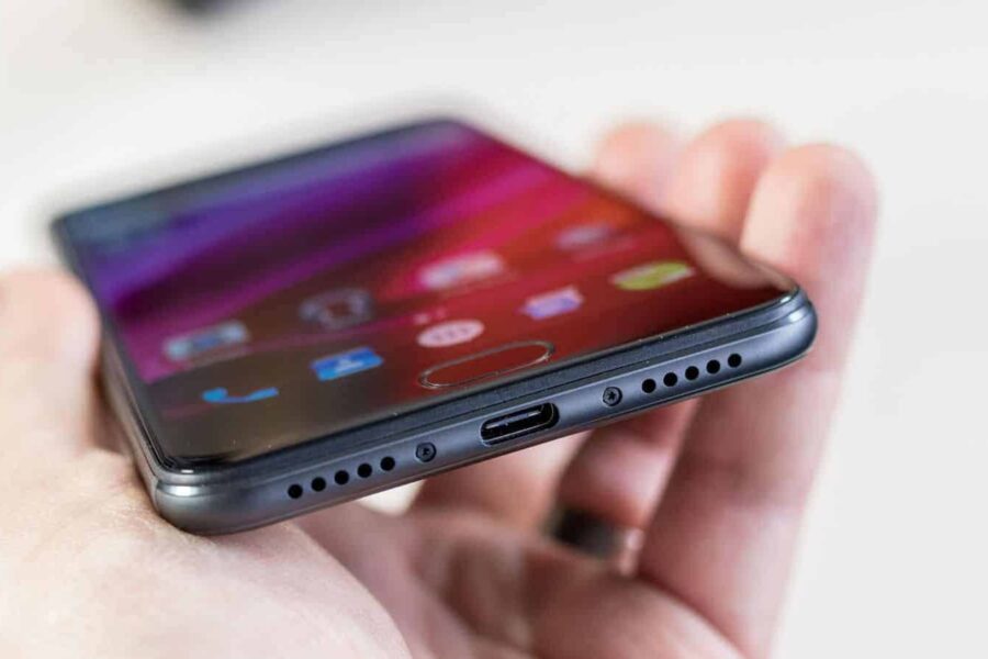 Pasirodė gandai apie greičiausią pasaulyje 15W bevielį krovimą „UMIDIGI Z2“ telefone