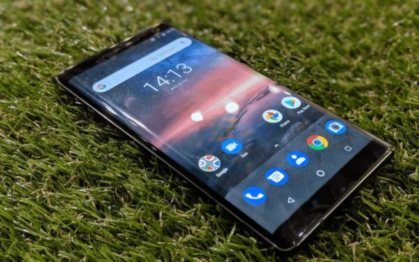 Pirmas įspūdis: „Nokia 8 Sirocco“