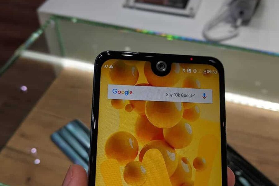 Išmanieji telefonai su ekrano išpjovomis – kas įdomaus įvyko Barselonoje?