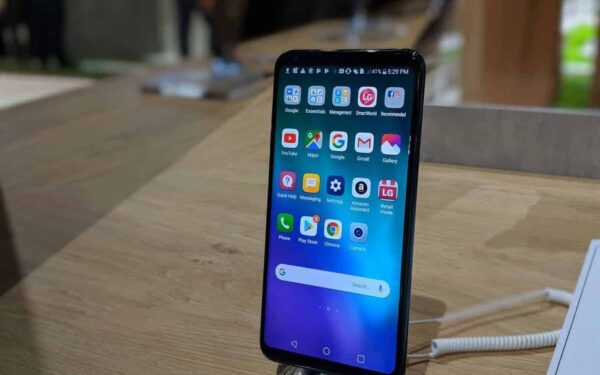 LG pristatė naują telefoną su dirbtiniu intelektu