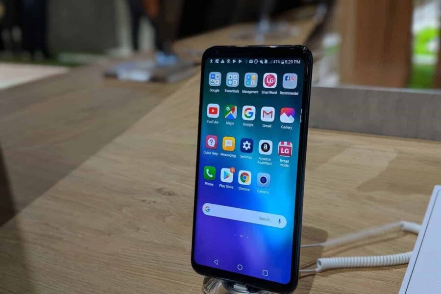 LG pristatė naują telefoną su dirbtiniu intelektu