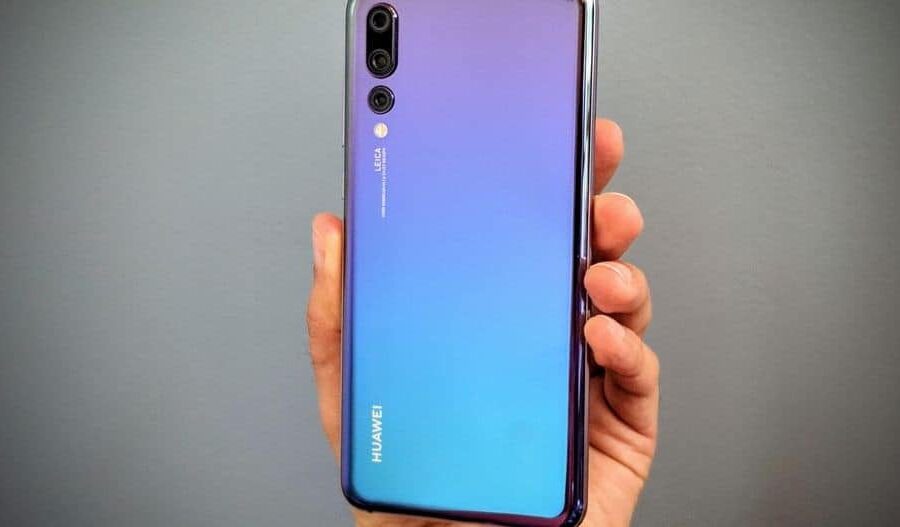 Dizaineriai ir svajotojai: kas įkvepia telefonų kūrėjus?