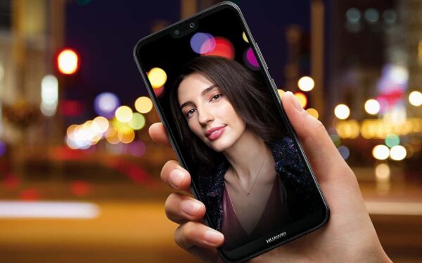 „Huawei P20 lite“ – jaunesnysis flagmanų brolis dinamiškiems profesionalams