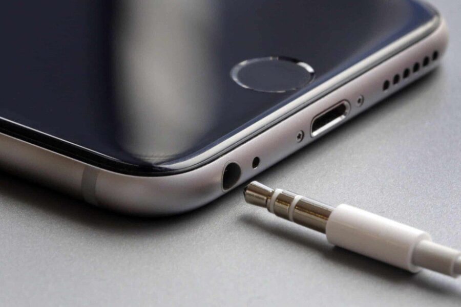 Kodėl „Apple“ pavyko atsikratyti 3,5mm jungties, o „Samsung“ niekaip nesiryžta