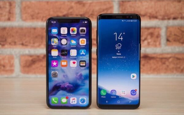 „Apple“ ir „Samsung“ turi sunkumų parduodant naujausius savo flagmanus