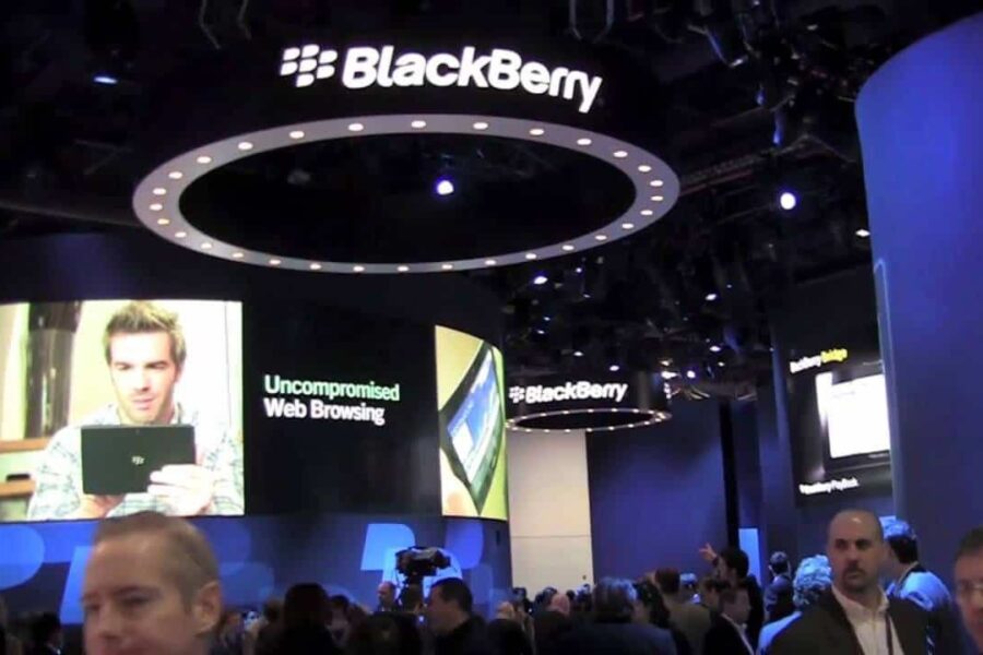 Pasirodė „BlackBerry KEY2“ telefono su fizine klaviatūra nuotraukos