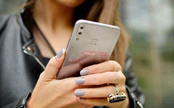 ASUS telefonas „ZenFone 5“ su dirbtiniu intelektu – jau Lietuvoje
