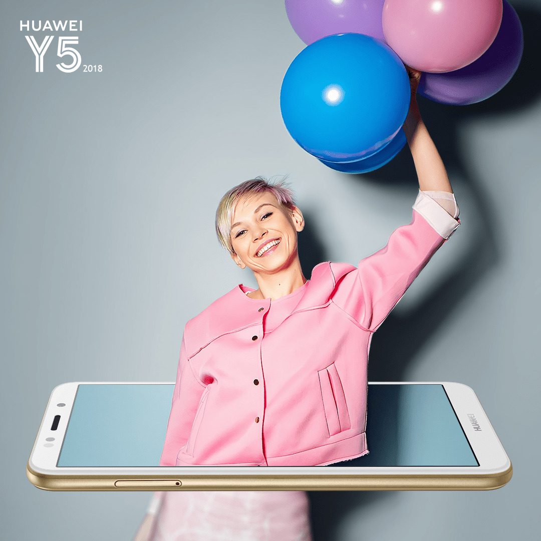 „Huawei“ pristatė prieinamą išmanųjį su flagmanų savybėmis