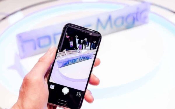 „Honor“ kitąmet ketina išleisti 5G ryšį palaikantį išmanųjį