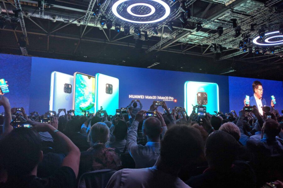 „Huawei“ vėl drebina rinką – dar neregėtos dirbtinio intelekto ir kameros galimybės bei lygių neturinti baterija