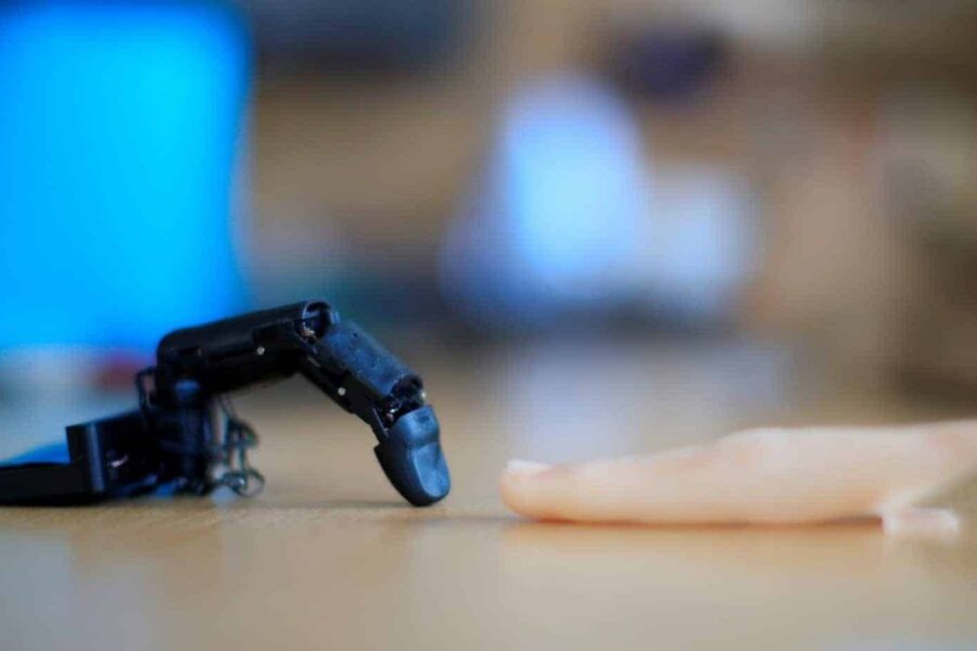 Prancūzas sukūrė išmanųjį telefoną, kuris gali jus paglostyti