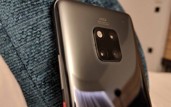 „Telia“ pradeda išankstinę prekybą „Huawei Mate 20 Pro“