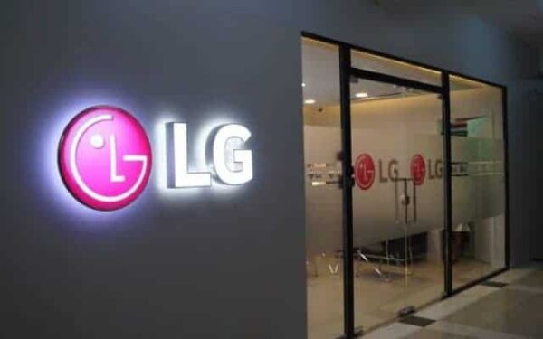 LG užpatentavo telefoną su 16 kamerų