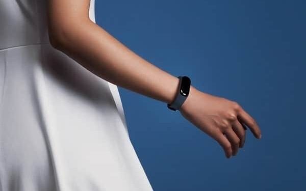 „Xiaomi“ aplenkė „Apple“ išmaniųjų apyrankių ir laikrodžių srityje