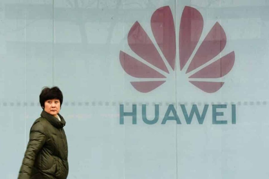Aiškėja galimi JAV kompanijų praradimai dėl sankcijų Kinijos milžinei „Huawei“
