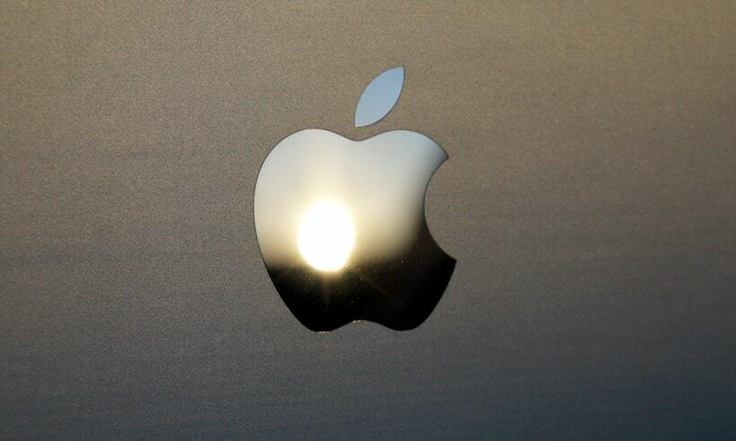„Apple” planuoja sugrąžinti pirštų antspaudų skaitytuvą: šįkart jis bus po visu ekranu