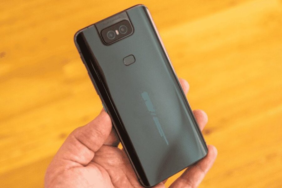 „Asus“ pristatė flagmaną su besisukančiu kamerų moduliu