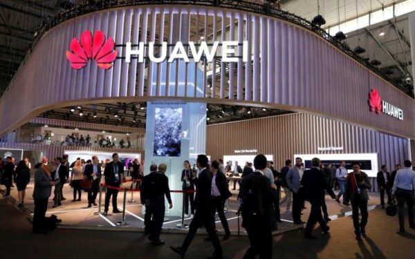 „Huawei“ ir JAV karo pabaiga? JAV kompanijos ir vėl pradeda dirbti su kinais