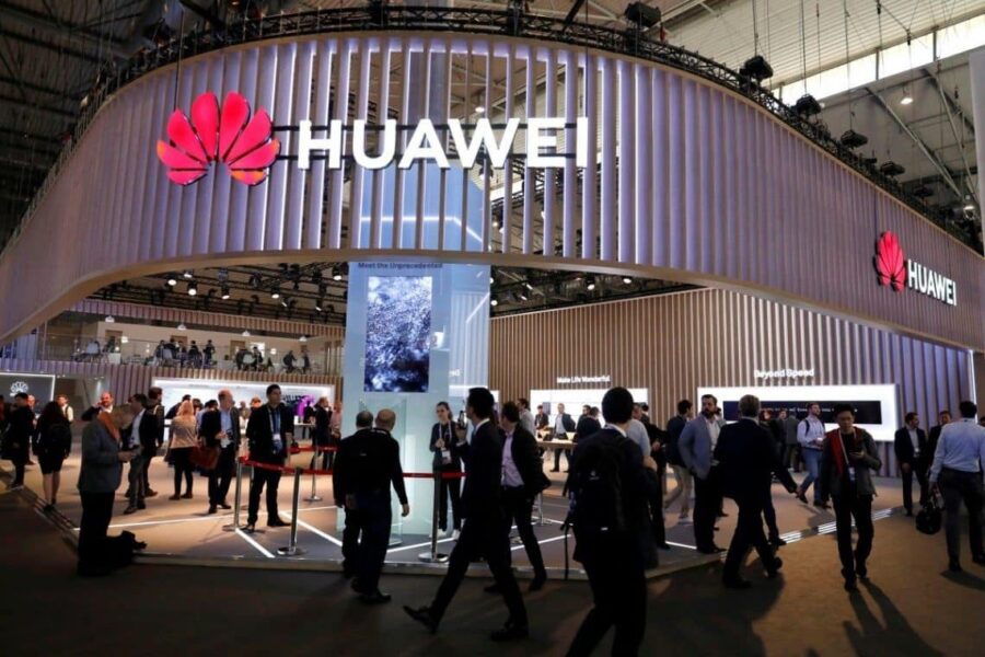 „Huawei“ ir JAV karo pabaiga? JAV kompanijos ir vėl pradeda dirbti su kinais