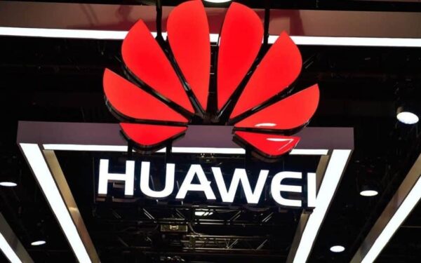 Netikėtumas: „Huawei“ išmaniųjų telefonų pardavimai ir toliau auga