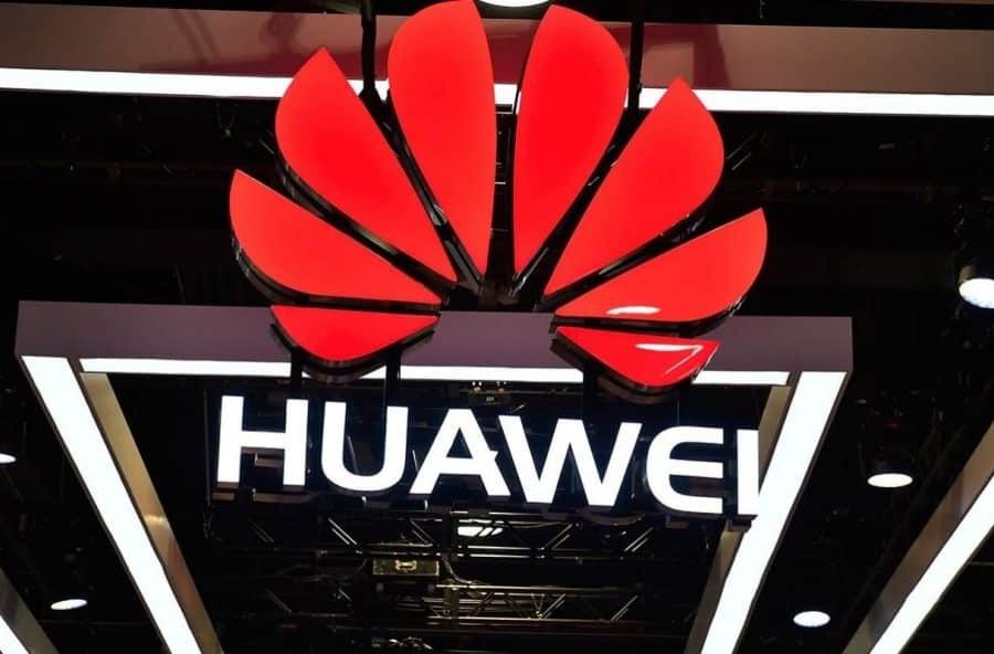 Netikėtumas: „Huawei“ išmaniųjų telefonų pardavimai ir toliau auga