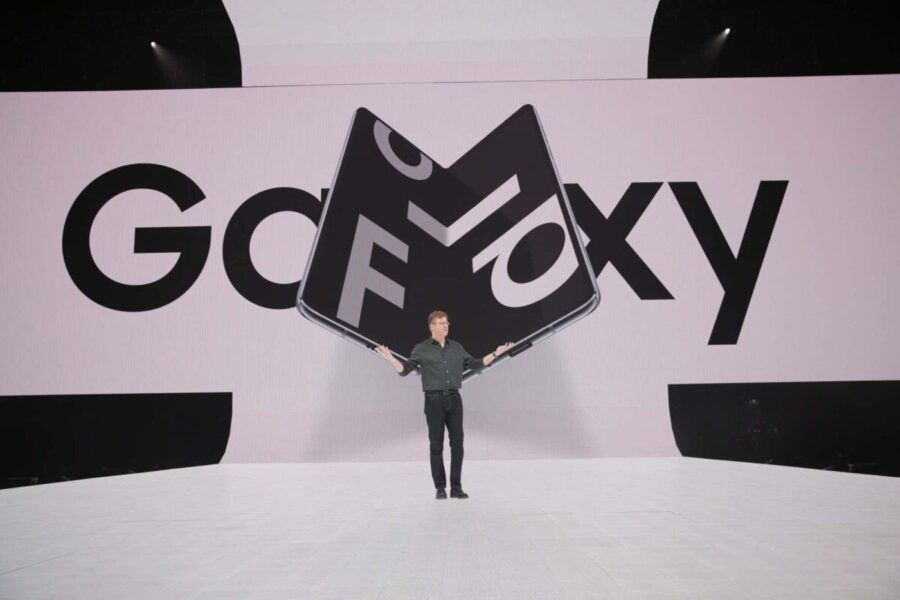 Sulankstomi telefonai – vis dar utopija? „Samsung Galaxy Fold” nepasirodys net ir birželį
