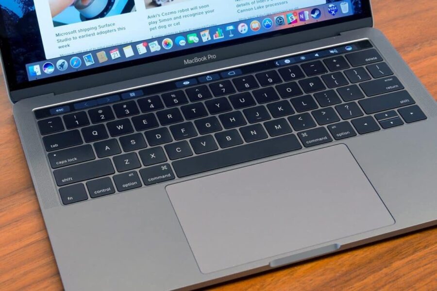 „Apple“ pripažino, kad „MacBook Pro“ kelia grėsmę