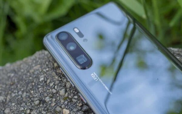 „Huawei“ siūlo laimėti „P30 Pro“ flagmaną: tereikia sukurti „emodžį“