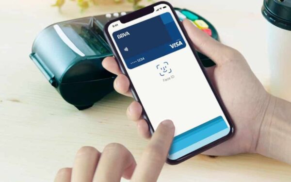 Kaip naudotis „Apple Pay“ kai su šia paslauga susietos kelios kortelės