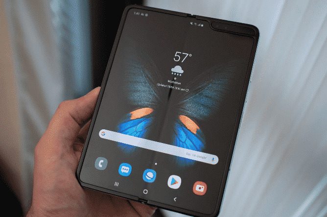 Liepos mėnesį „Samsung“ ketina ir vėl pradėti „Galaxy Fold“ prekybą