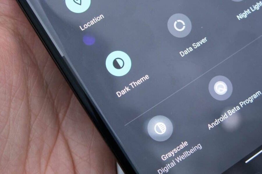 Tamsusis režimas telefone – ar tai gali itin ženklai prailginti baterijos tarnavimo laiką?