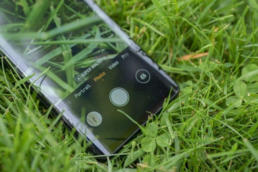 Didžiausia išmaniųjų telefonų savininkų baimė – sudaužyti telefono ekraną