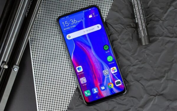 „Huawei“ Lietuvoje pristatė naująjį „P Smart Z“ su išslenkančiu kameros moduliu