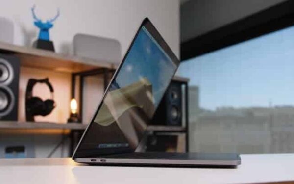 Klysta net ir „Apple“ inžinieriai – kaip viena klaida kainavo nemažą sumą pinigų