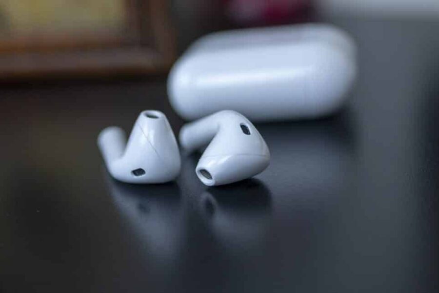 Labai pigi „AirPods“ alternatyva – ar kiniškos „i12 TWS“ ausinės gali prilygti brangesniam produktui?