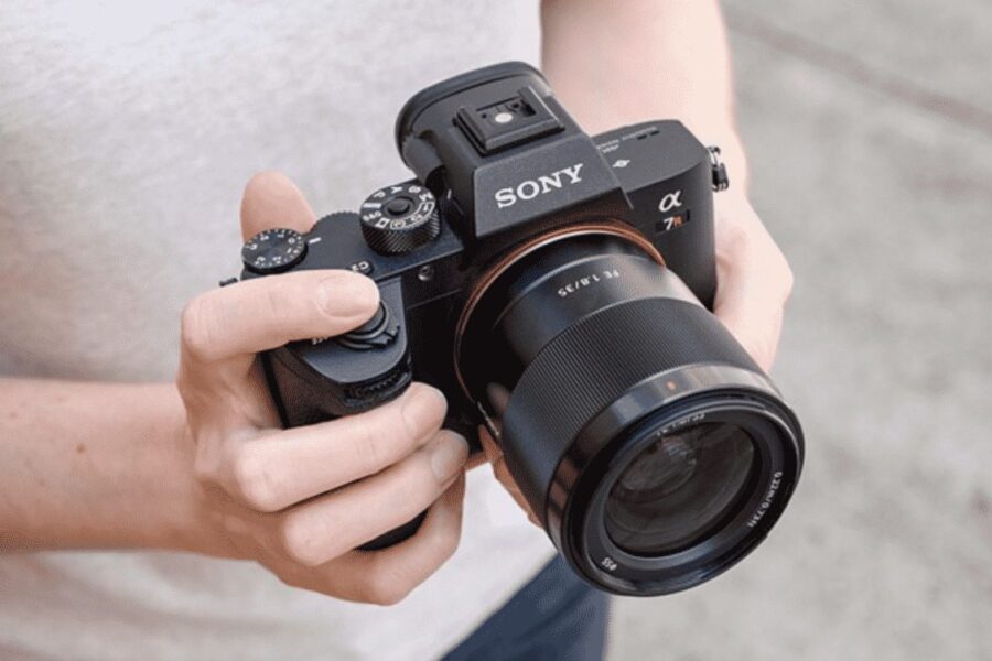Naujasis „Sony“ kompaktiškas universalus objektyvas „FE 35mm F1.8”